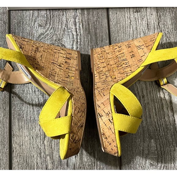 Steve Madden “Beau Yellow” Wedge Cork Suede Sandals - 7 - Picture 5 of 9